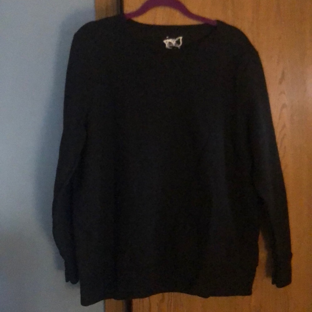 Black plain crewneck sweatshirt